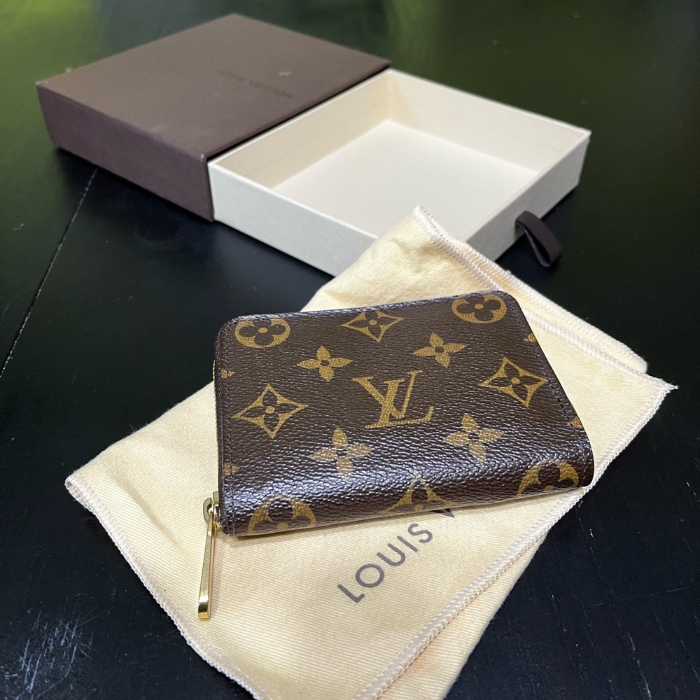 Louis Vuitton small zippy purse.